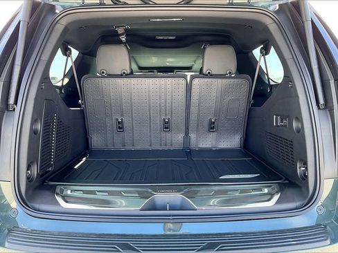 New 2026 Chevrolet Suburban RST image 14