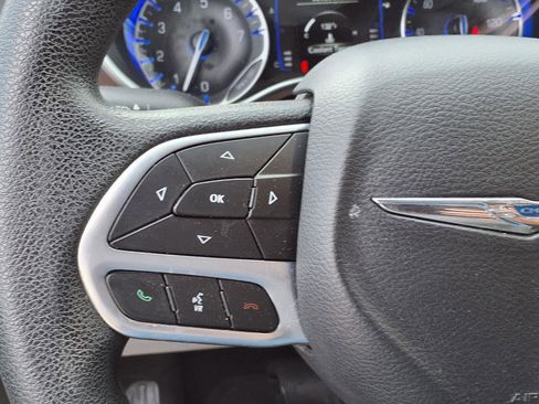 Used 2019 Chrysler Pacifica LX FWD image 23