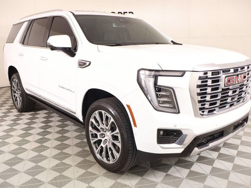 Used 2026 GMC Yukon Denali w/ Sun & Power Step Package AWD/4WD image 1