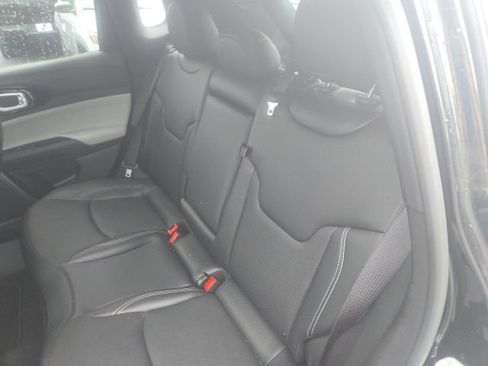 Used 2025 Jeep Compass Limited w/ Elite Group AWD/4WD image 18