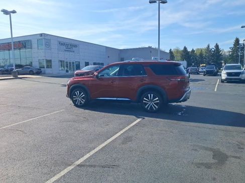 Used 2023 Nissan Pathfinder Platinum w/ Cargo Package image 12