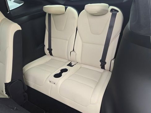 Used 2023 Tesla Model X image 9