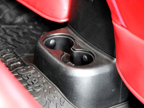 Used 2018 Jeep Wrangler Unlimited Rubicon w/ Cold Weather Group image 39