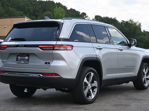 Used 2023 Jeep Grand Cherokee 4WD 4xe image 9