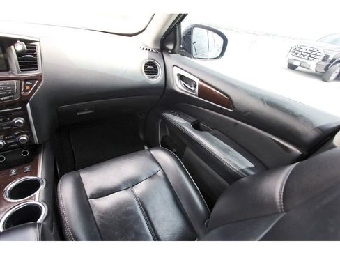 Used 2016 Nissan Pathfinder SL w/ Trailer Tow Package FWD image 10