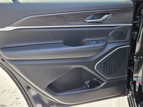 New 2026 Jeep Grand Cherokee L Limited image 21