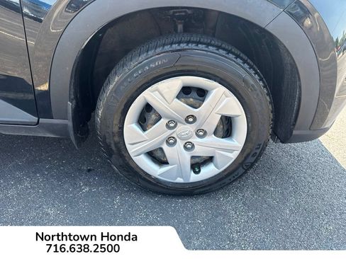 Used 2021 Hyundai Venue SE FWD image 18