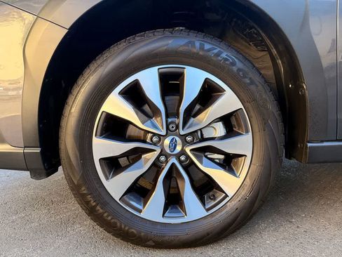 Certified 2025 Subaru Outback Limited AWD/4WD image 8