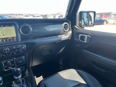 Used 2020 Jeep Wrangler Unlimited Sahara image 12