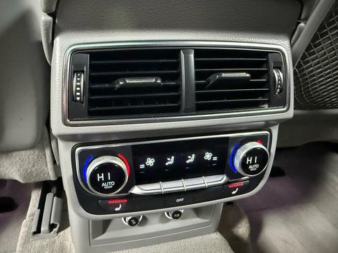 Used 2018 Audi Q7 3.0T Prestige AWD/4WD image 30