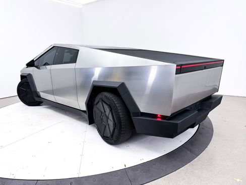 Used 2024 Tesla Cybertruck AWD Crew Cab image 2