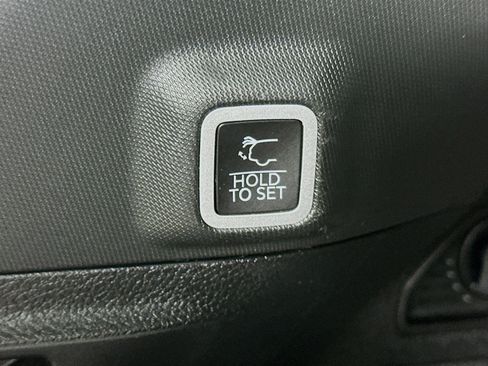 Used 2023 Jeep Grand Cherokee Altitude AWD/4WD image 29