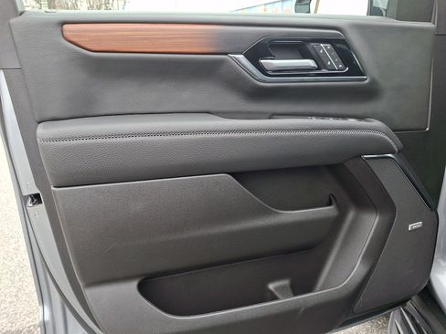 Used 2026 GMC Yukon XL Denali w/ Advanced Technology Package image 13