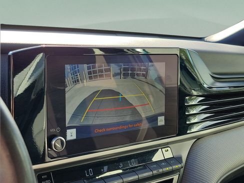 Used 2025 Toyota Camry SE FWD image 12