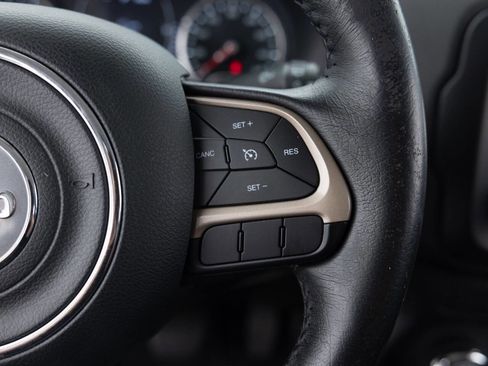 Used 2016 Jeep Renegade Latitude FWD image 37