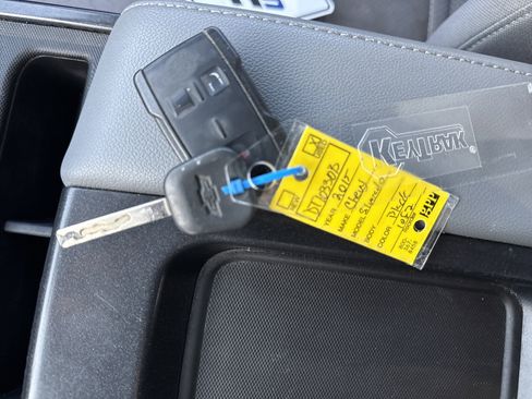 Used 2015 Chevrolet Silverado 1500 W/T RWD image 32