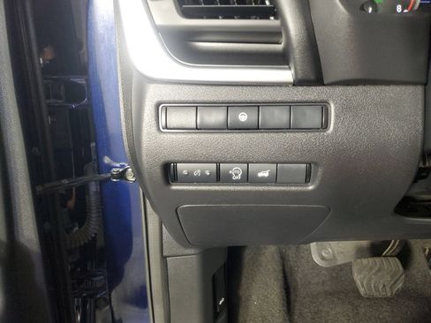 Used 2025 Nissan Rogue SV FWD image 28