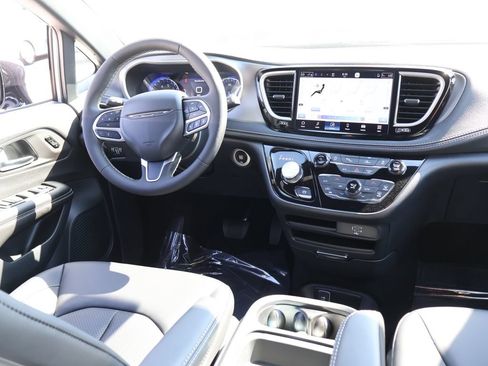 New 2027 Chrysler Pacifica Select FWD image 12