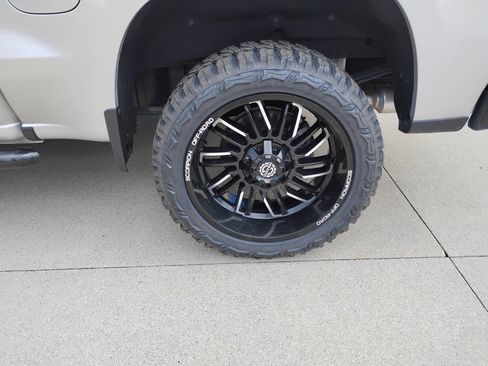 Used 2021 Chevrolet Silverado 1500 LT Trail Boss w/ Convenience Package II AWD/4WD image 32