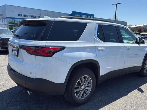 Used 2023 Chevrolet Traverse LT FWD image 7