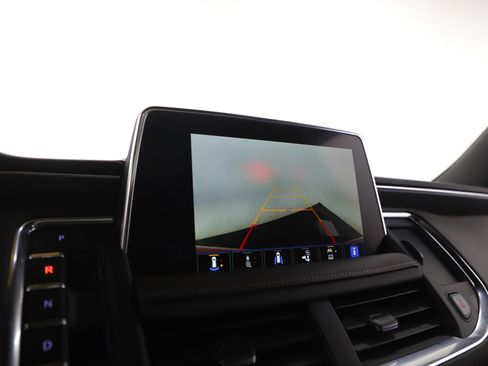 Used 2023 GMC Yukon SLT w/ SLT Premium Package image 32