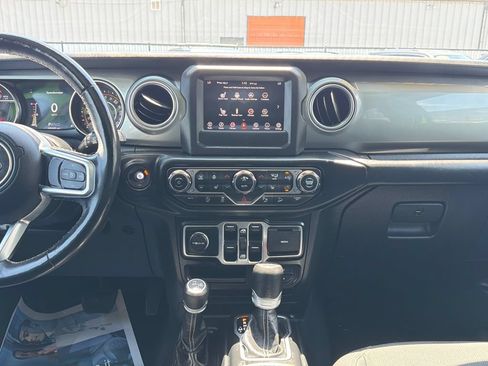 Used 2019 Jeep Wrangler Unlimited Sahara w/ Dual Top Group AWD/4WD image 17