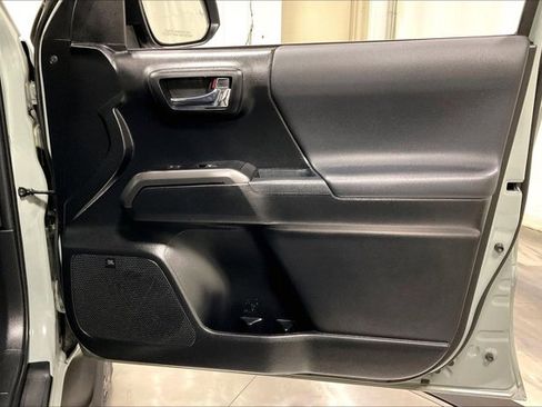 Certified 2022 Toyota Tacoma 4x4 Double Cab image 24