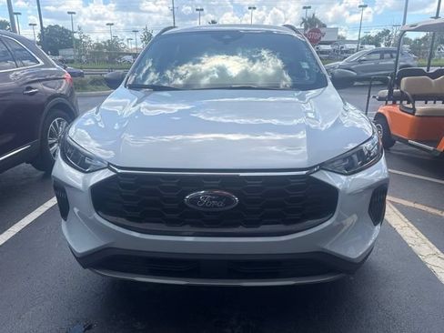Used 2025 Ford Escape ST-Line FWD image 2