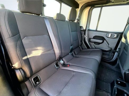 Used 2022 Jeep Gladiator Willys image 28
