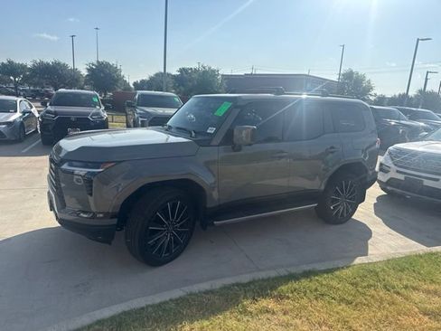 Used 2025 Lexus GX 550 AWD/4WD image 6