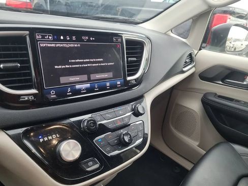 Used 2023 Chrysler Pacifica Touring-L FWD image 52