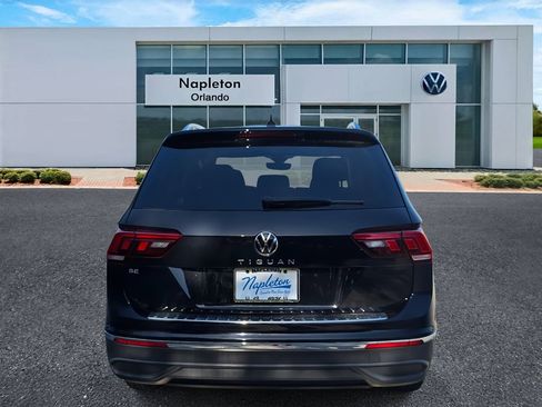 Used 2023 Volkswagen Tiguan SE w/ Panoramic Sunroof Package image 6