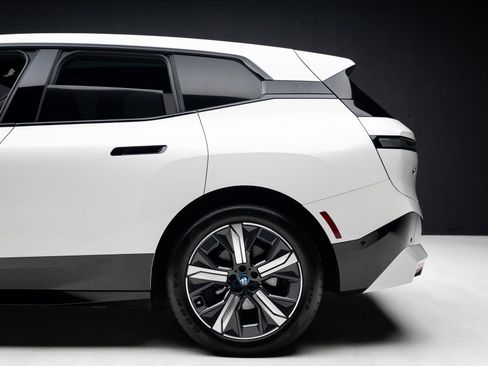 Used 2024 BMW iX xDrive50 w/ Premium Package image 20