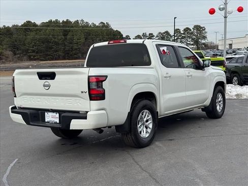 Certified 2024 Nissan Frontier SV image 3