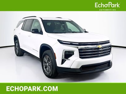 Used 2025 Chevrolet Traverse LT