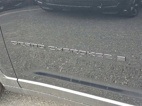 New 2025 Jeep Grand Cherokee Altitude image 14