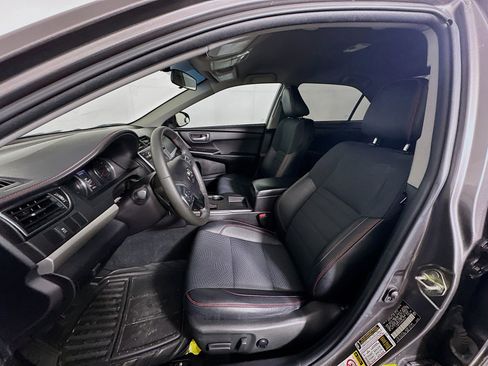 Used 2017 Toyota Camry SE image 13