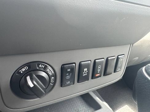 Used 2020 Nissan Frontier SV w/ Midnight Edition Floor Mats AWD/4WD image 14