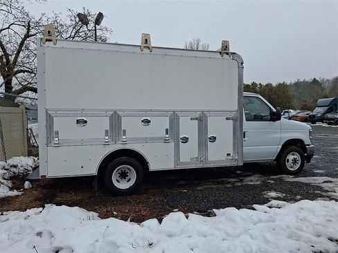 Used 2026 Ford E-350 and Econoline 350 Super Duty w/ Power Equipment Group image 6