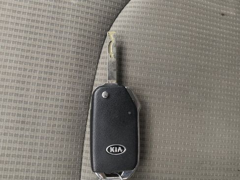 Used 2020 Kia Forte LXS FWD image 32