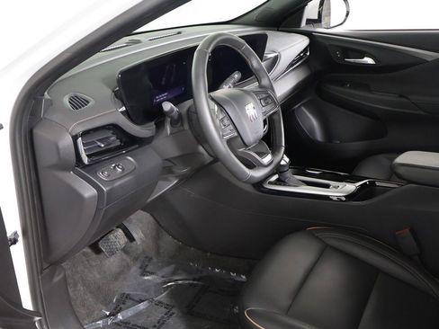 Used 2025 Buick Envista Avenir image 23
