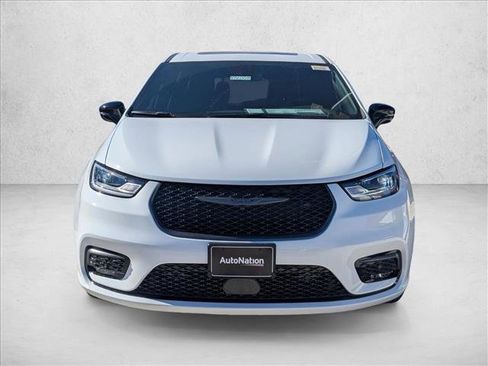 New 2026 Chrysler Pacifica Select image 5