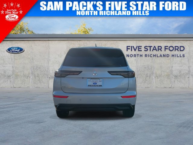 Used 2025 Mitsubishi Outlander ES FWD image 8