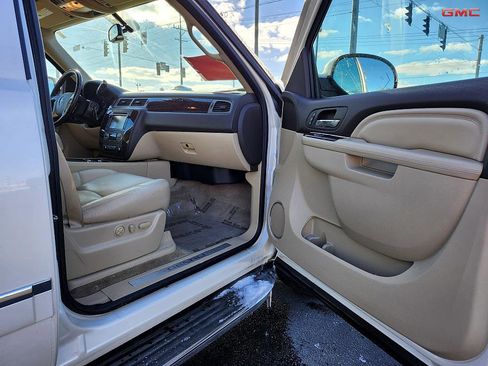 Used 2013 GMC Yukon XL Denali image 25