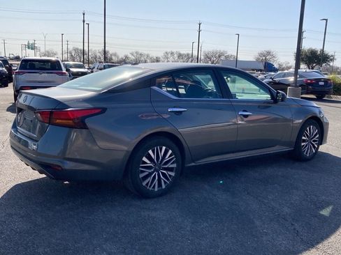 Used 2025 Nissan Altima 2.5 SV image 5