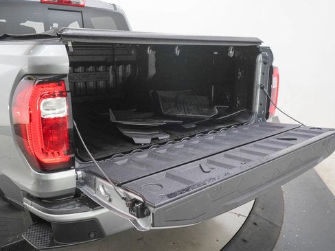 Used 2024 GMC Canyon Denali AWD/4WD image 9