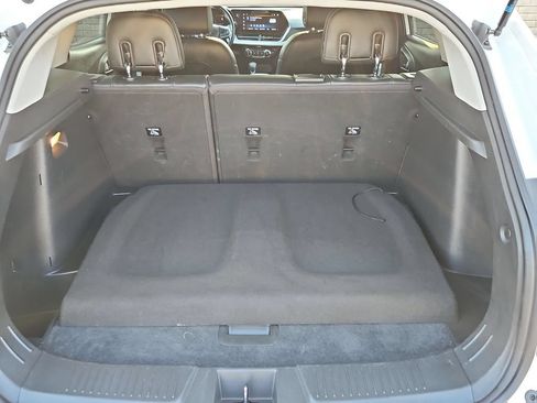 Used 2025 Chevrolet Trax LT w/ LT Convenience Package FWD image 29