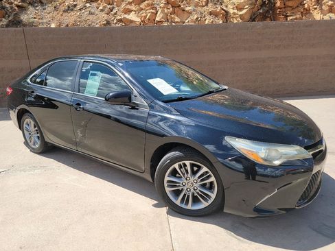 Used 2017 Toyota Camry SE w/ Moonroof Package FWD image 3