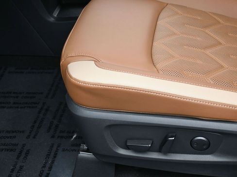 New 2026 Nissan Pathfinder Platinum image 18