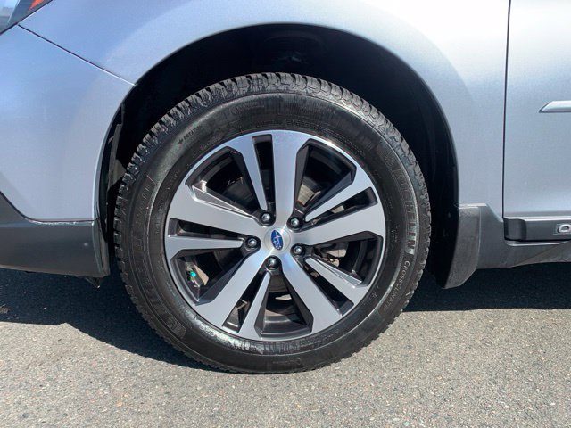 Used 2019 Subaru Outback 3.6R Limited AWD/4WD image 11